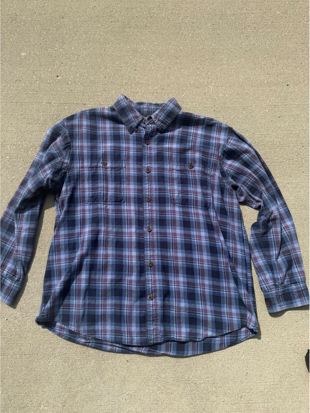 Duluth Trading Co. Men's XL Blue and Gray Plaid Button-Up Shirt